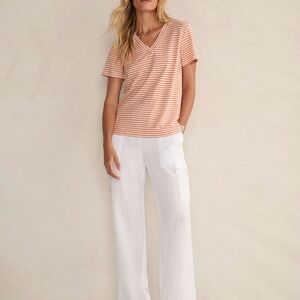 Linen Stripe Short Sleeve V-
Neck Tee